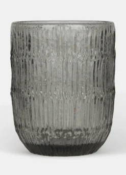 Bicchiere grigio con texture zigrinata