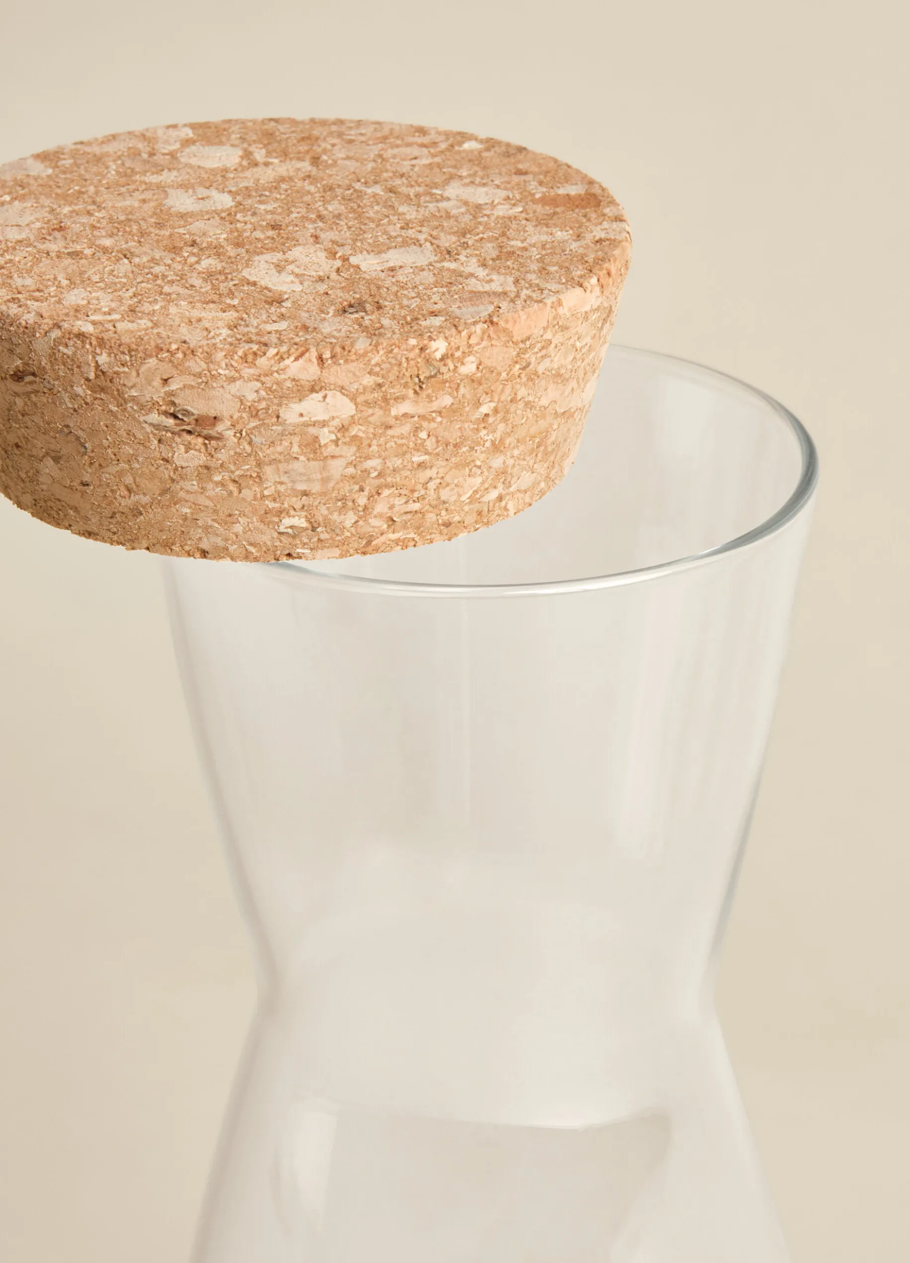 Caraffa di vetro con tappo in sughero