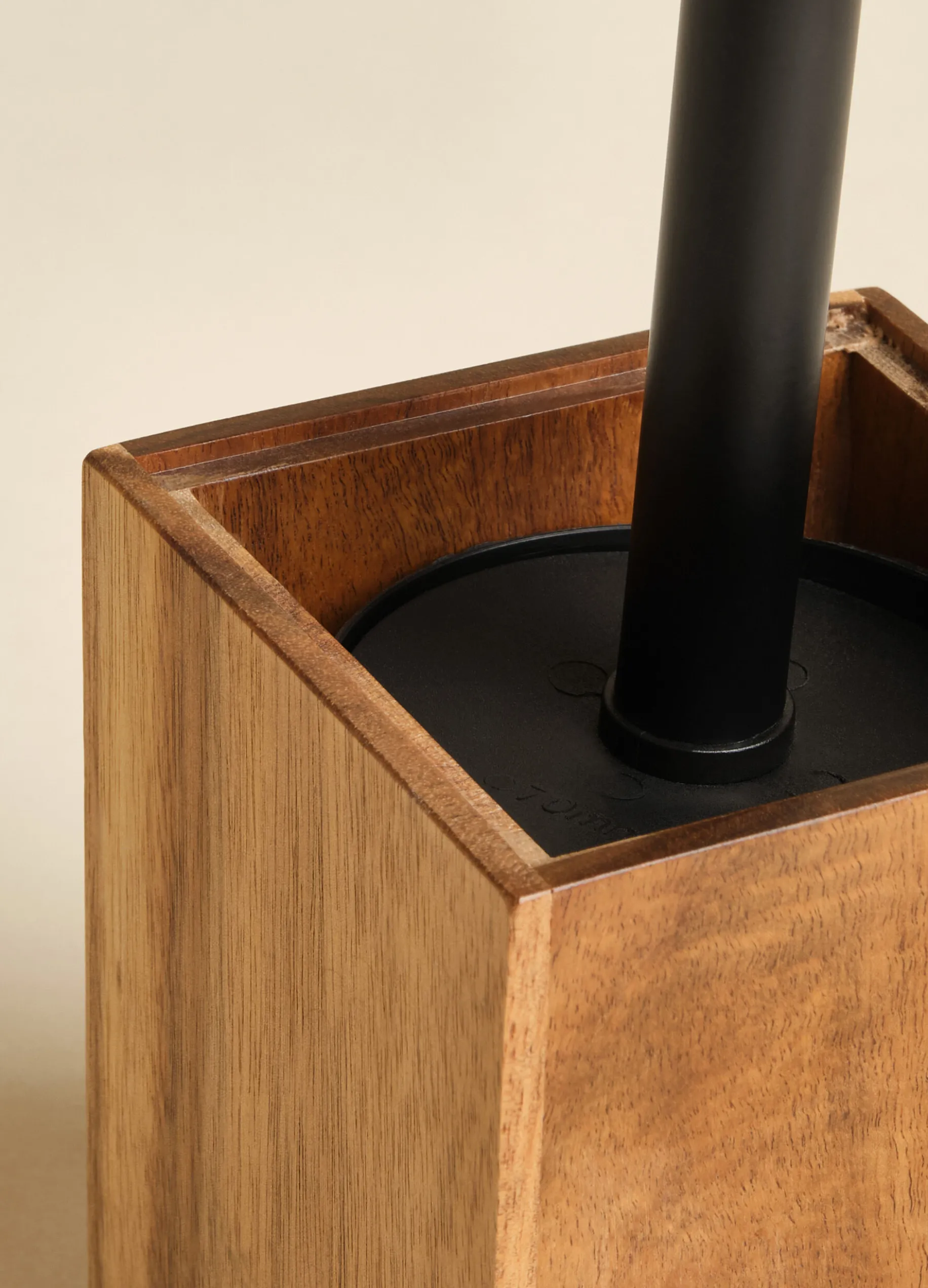 Contenitore scopino in legno di acacia