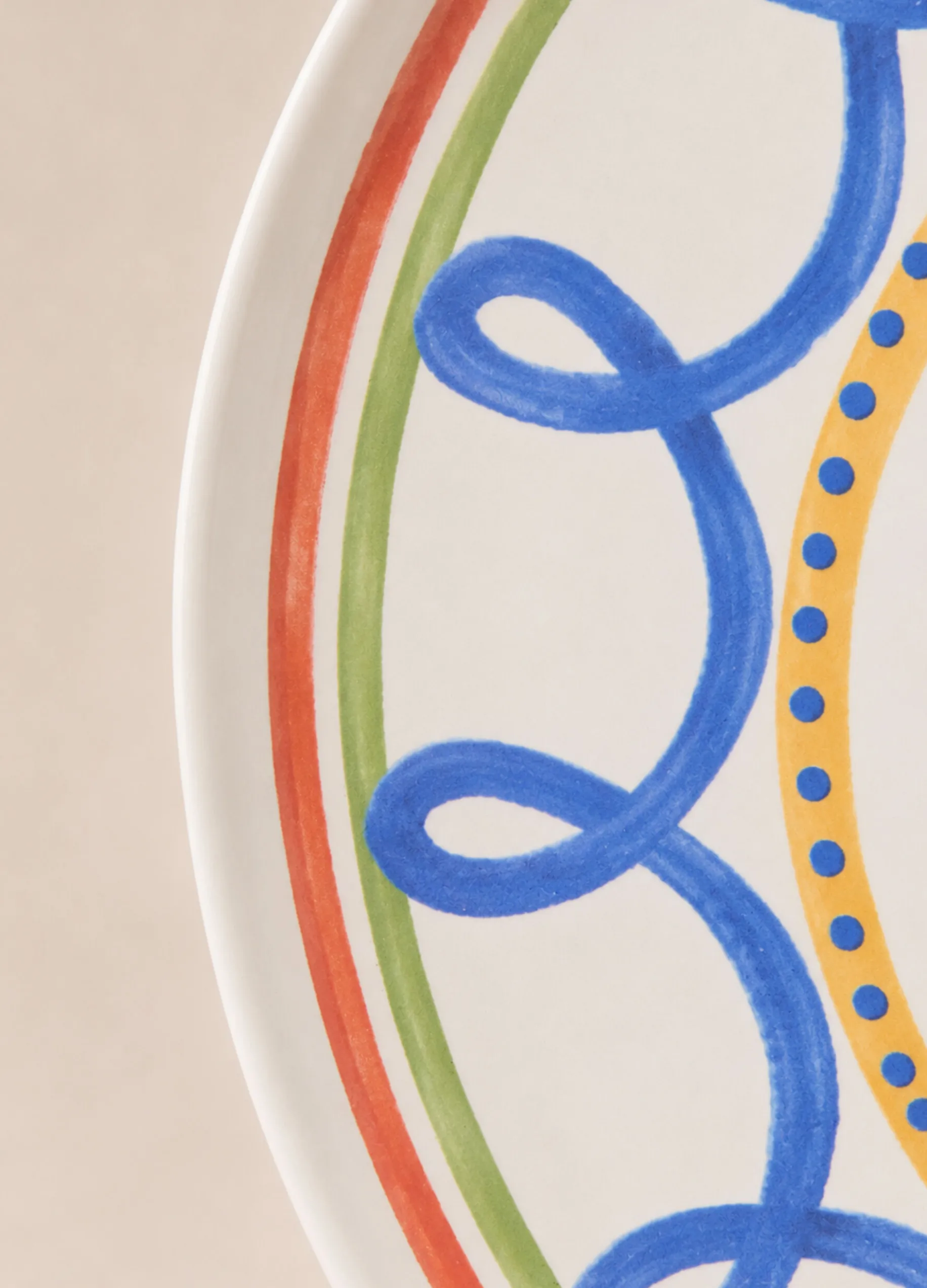 Piatto da pizza in ceramica con orlo decorato