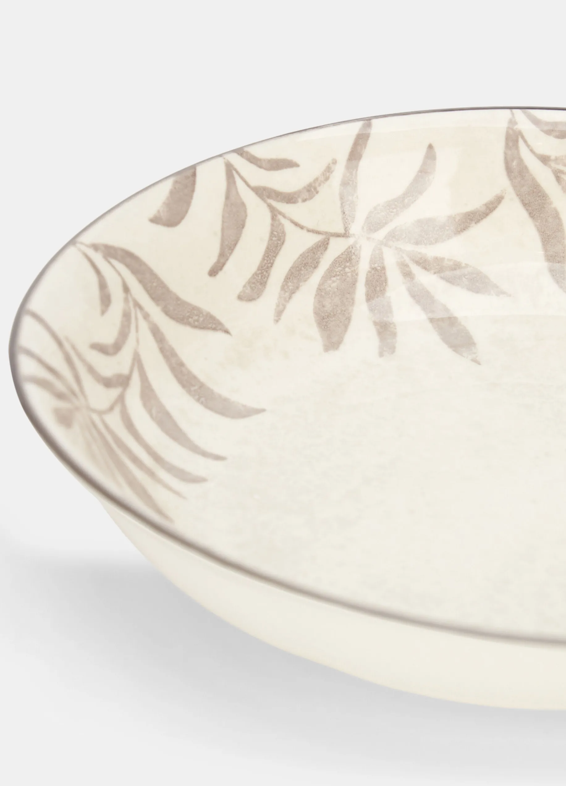 Piatto fondo in ceramica con foglie