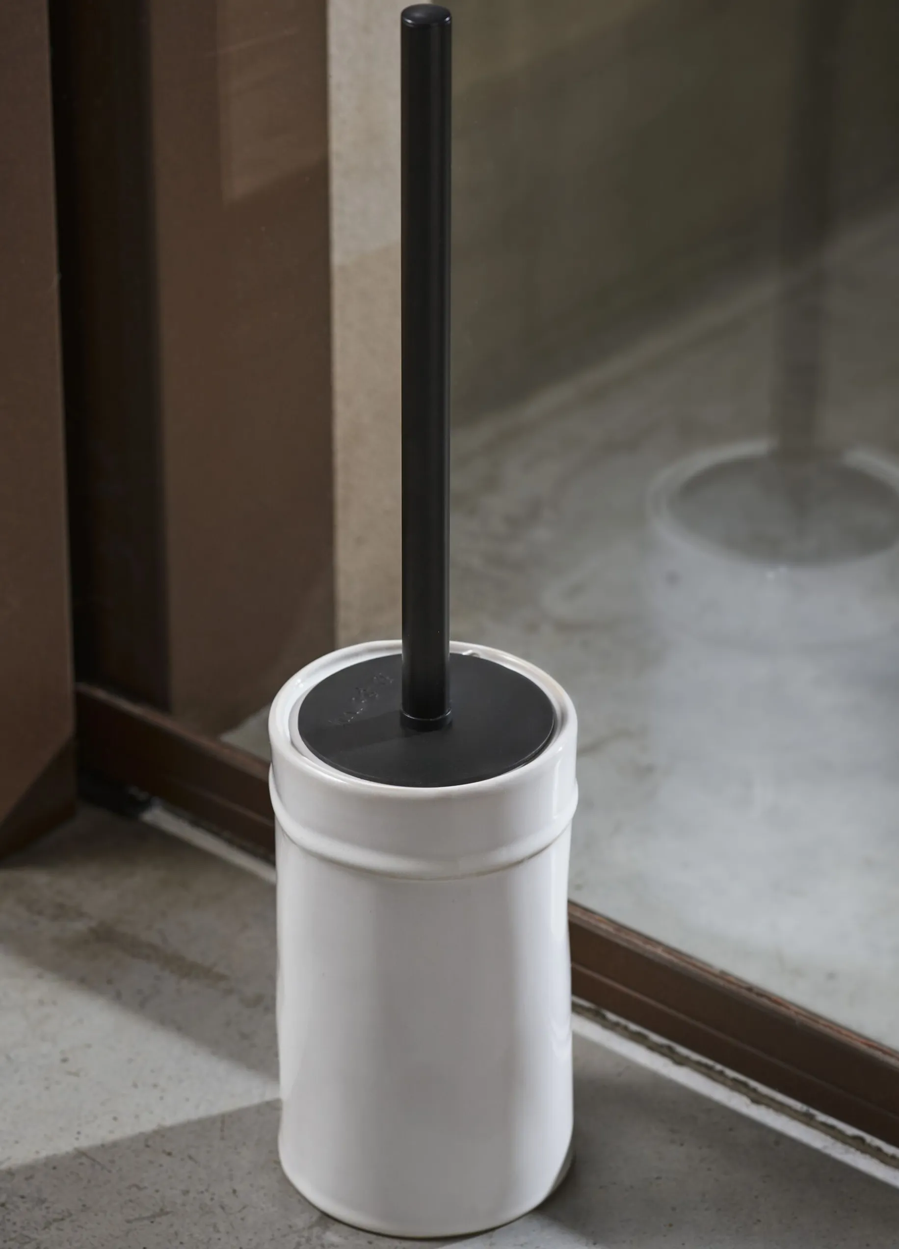 Portascopino in ceramica