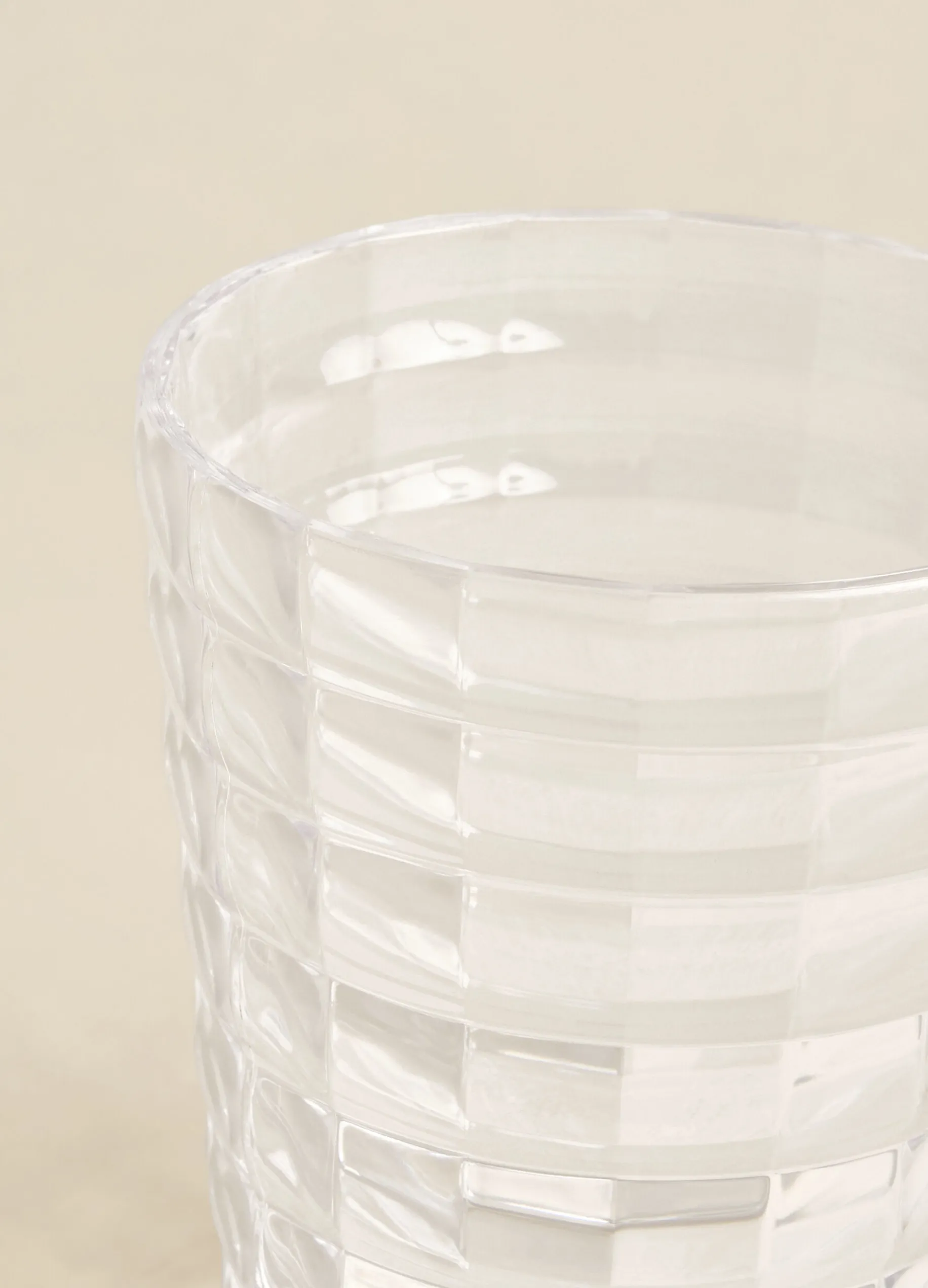 Porta spazzolino in plastica lavorata