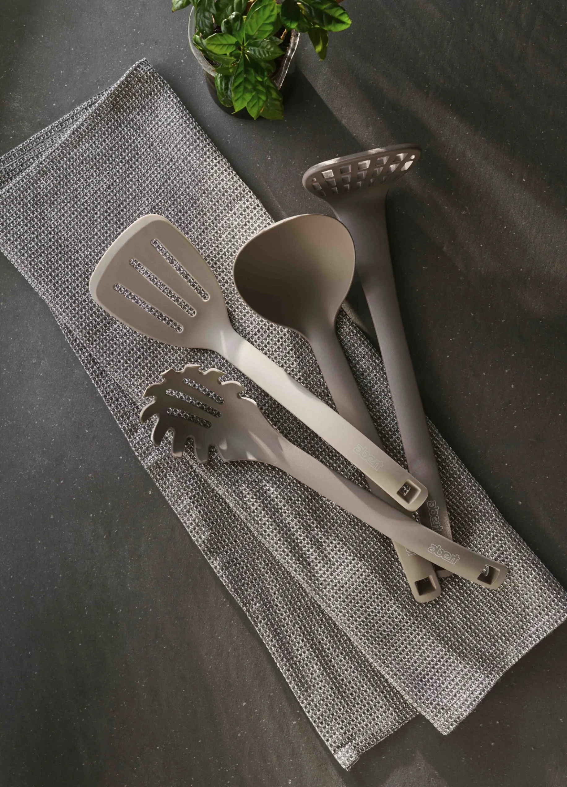 Set utensili da cucina in plastica
