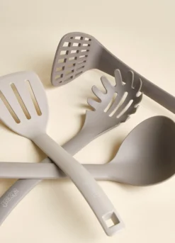 Set utensili da cucina in plastica