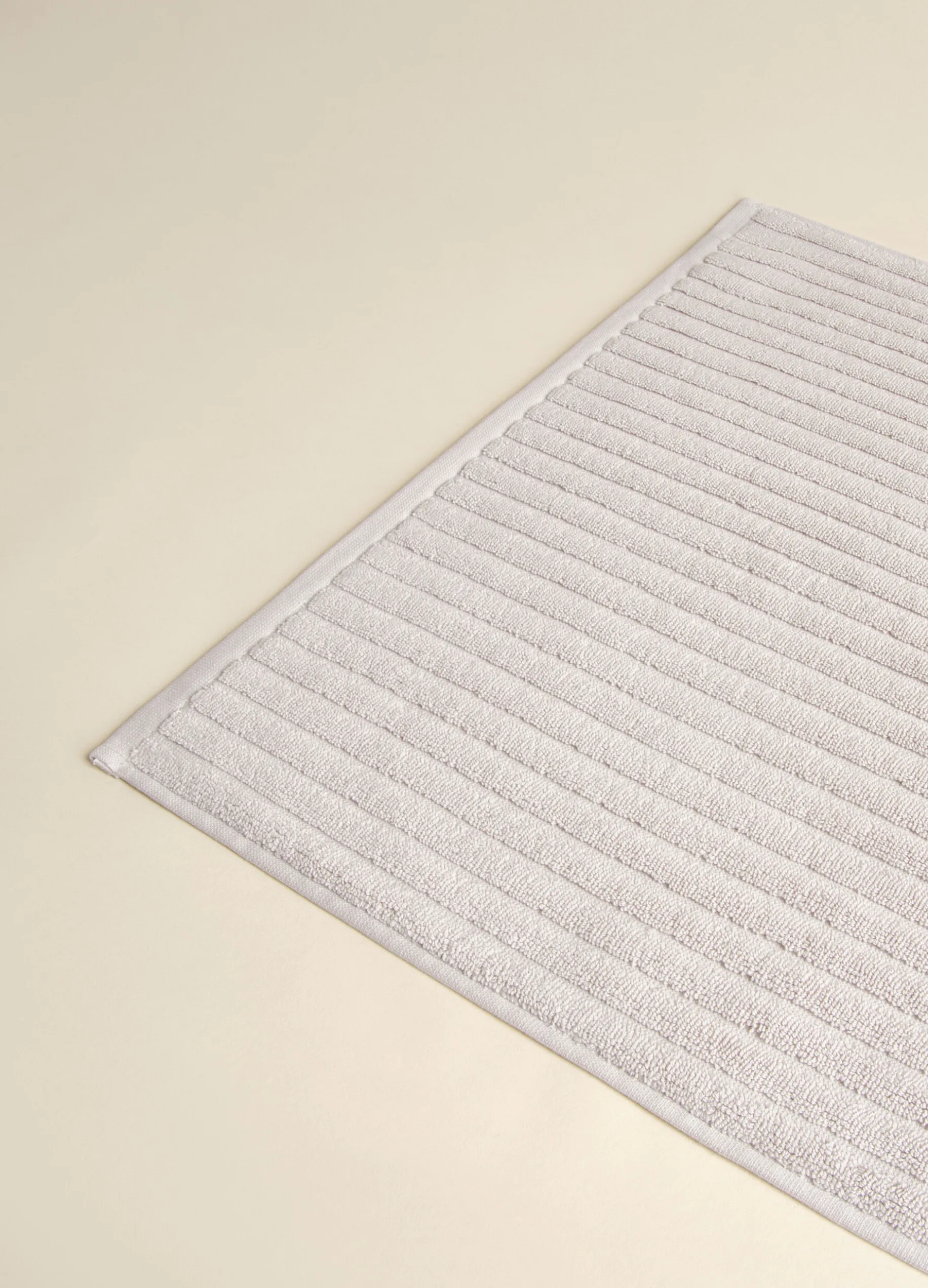 Tappeto in puro cotone jacquard a righe Made in Portugal