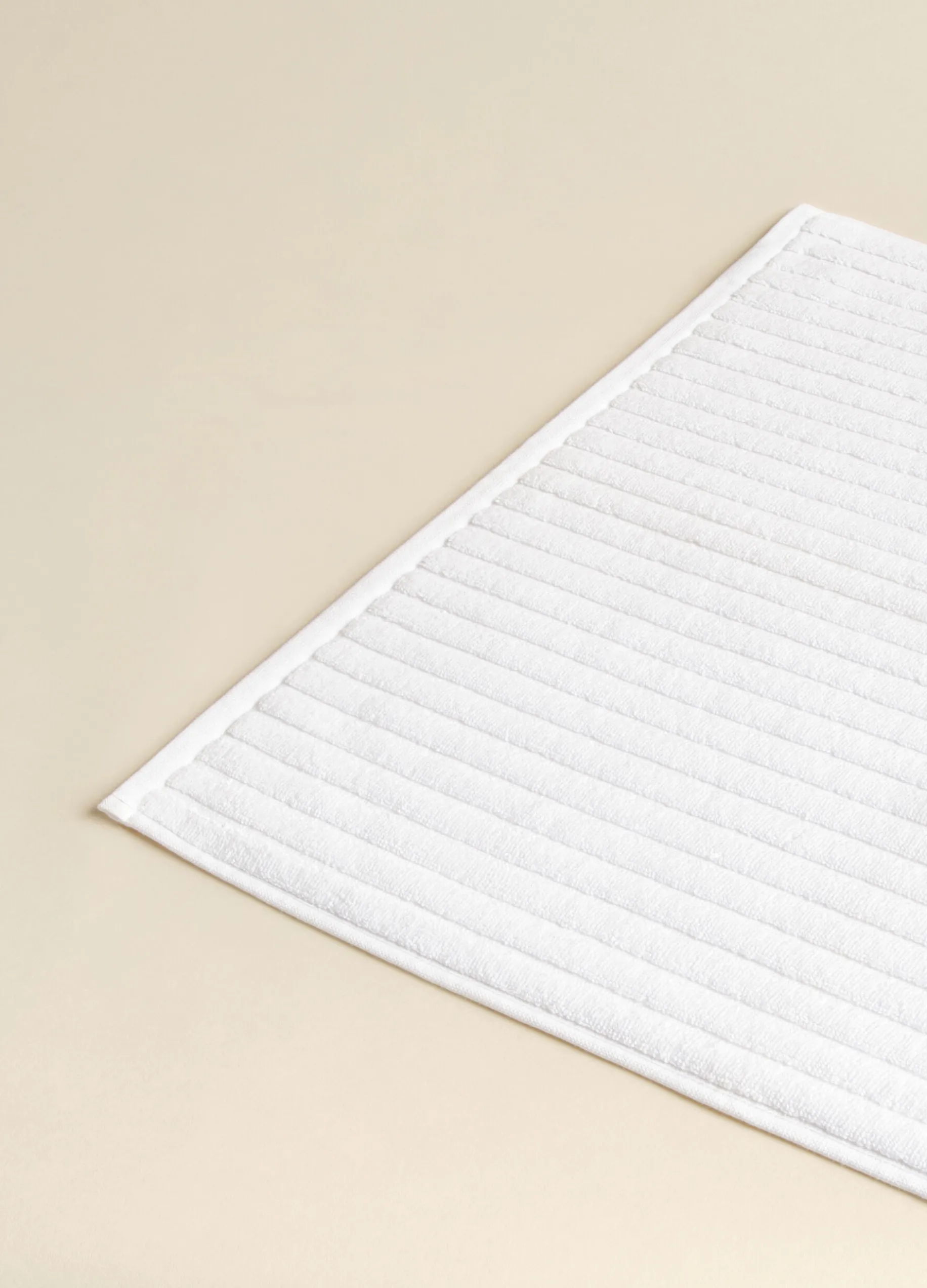 Tappeto in puro cotone jacquard a righe Made in Portugal