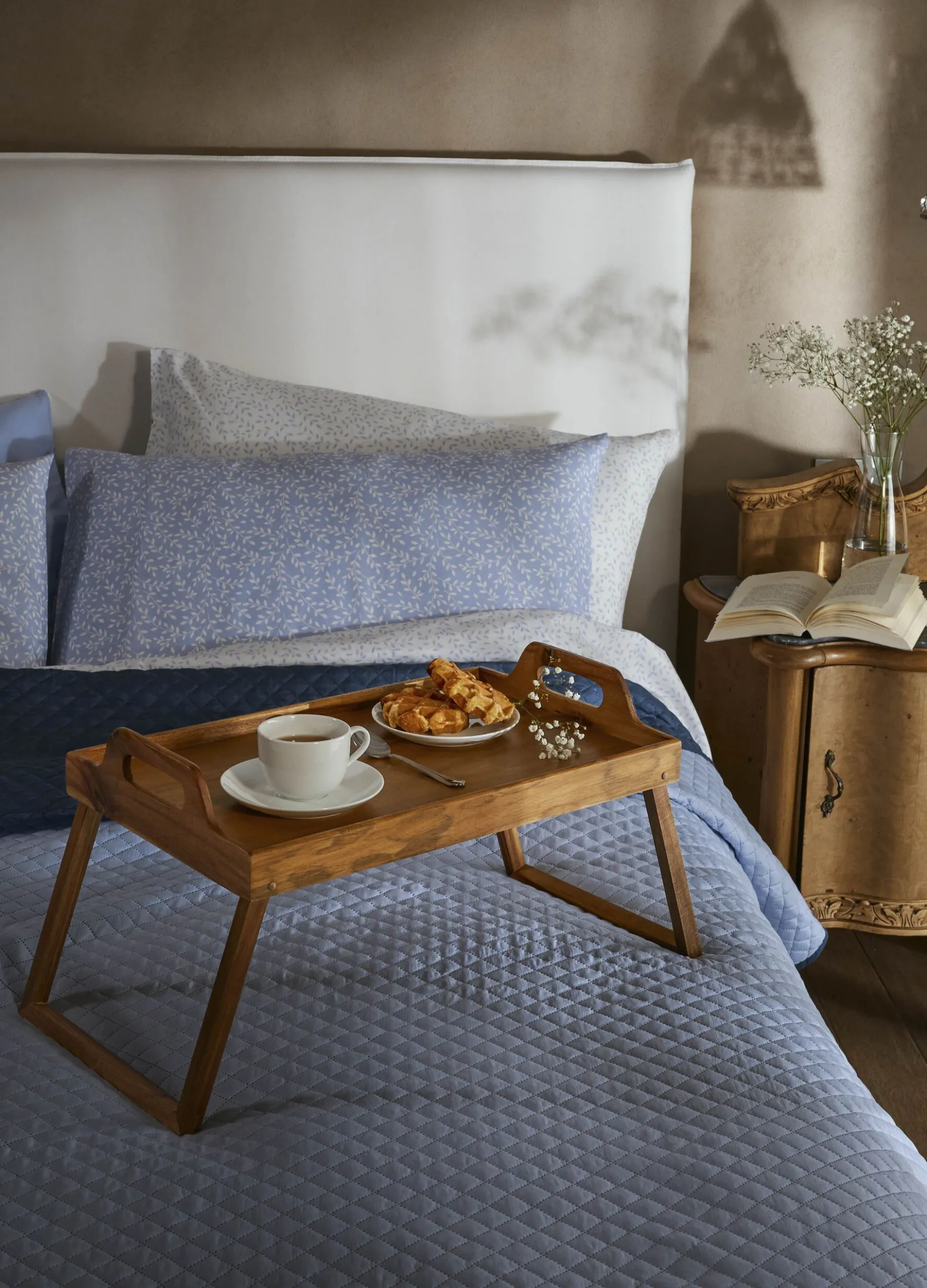 Tavolino da colazione in legno
